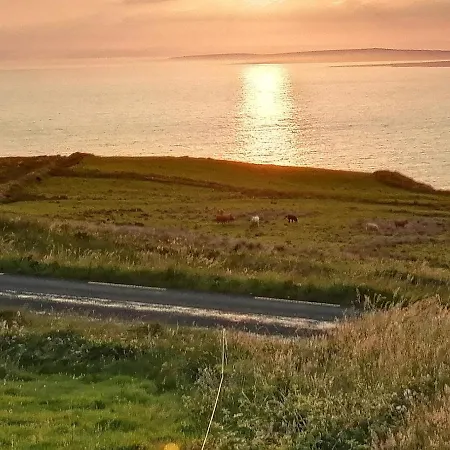 Casa de Férias The Cliffs Of Moher House, *