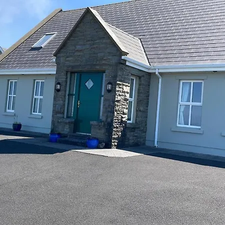 بيت للعطل The Cliffs Of Moher House, *