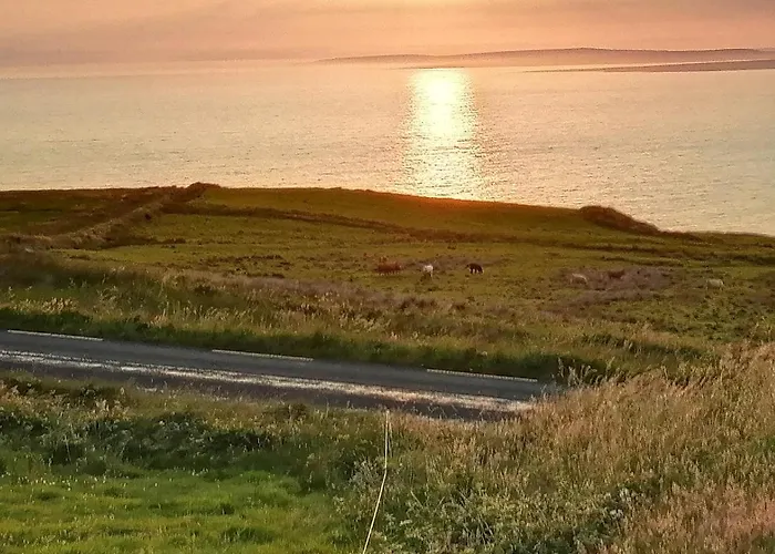 Casa de Férias The Cliffs Of Moher House, *