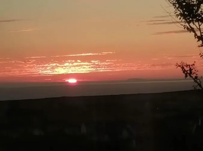 Casa de Férias The Cliffs Of Moher House, *